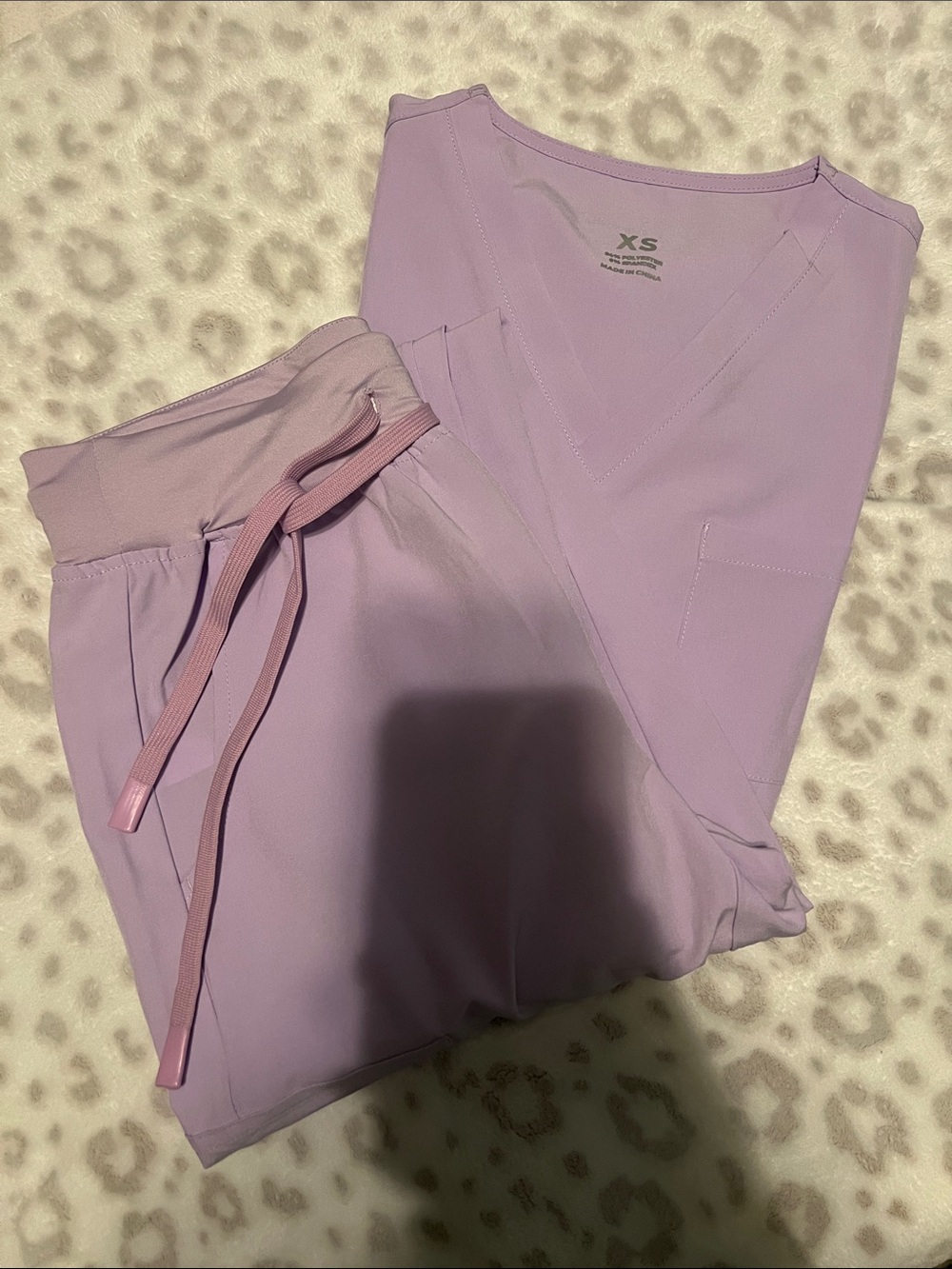 Amazon Scrub Set Women’s Lavender V-Neck Scrub Top & Drawstring Pants
